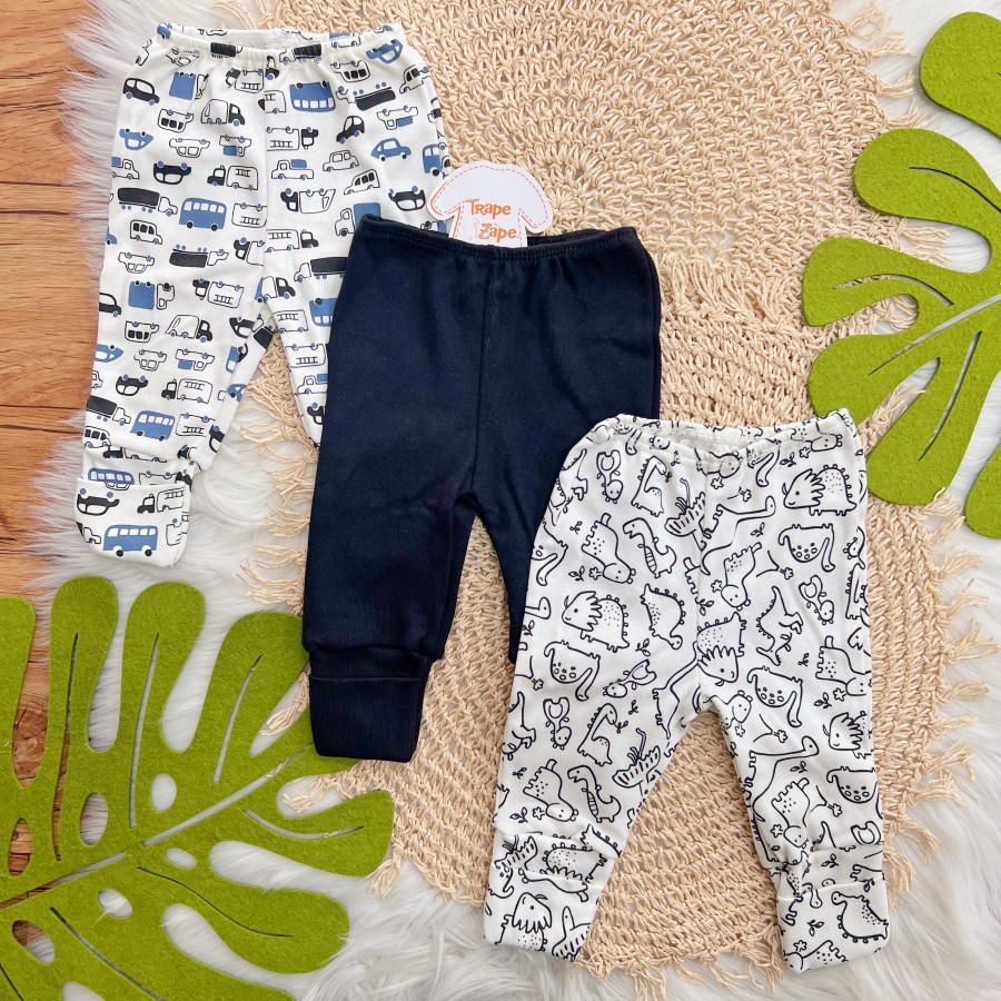 Kit 3 Calças - Dinos, Preto e Carrinhos - Preto, Off White e Azul Jeans